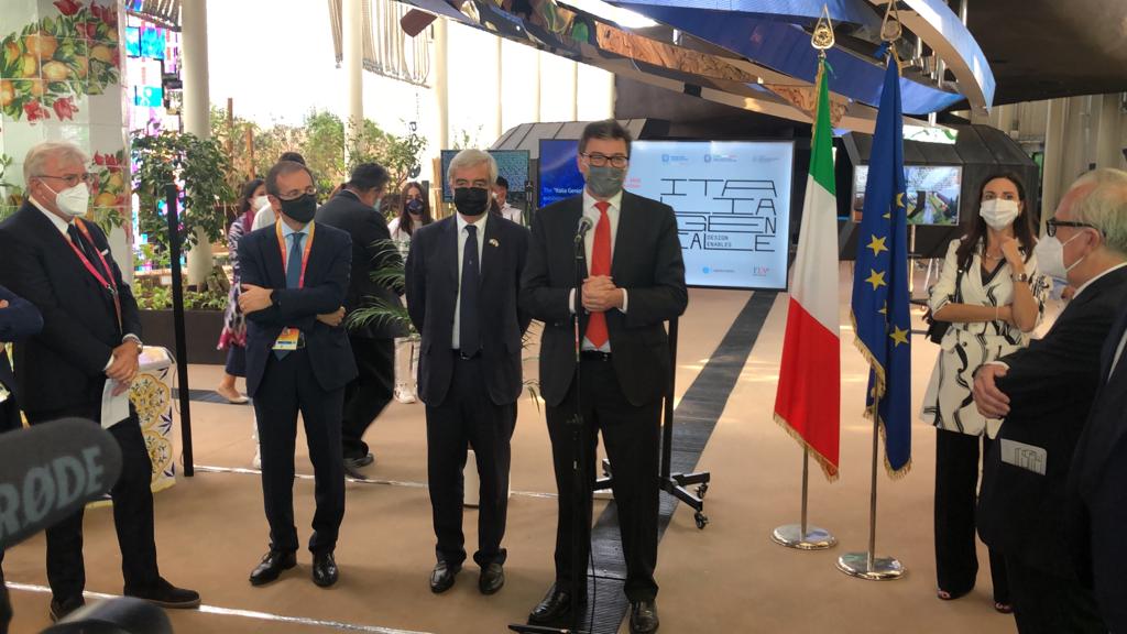 Il ministro inaugura il padiglione Italia